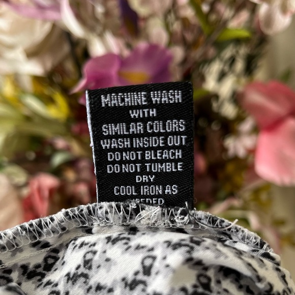 •Antilia Femme• Tab Sleeved Patterned Blouse - Size Small - Picture 8 of 9